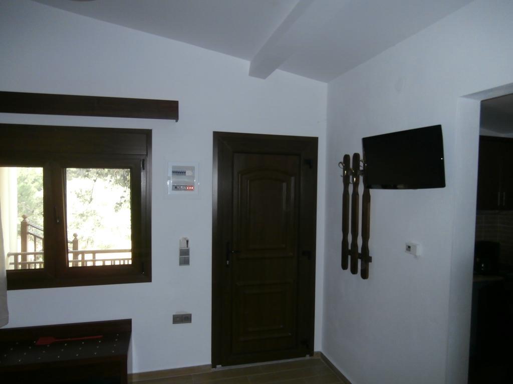 קואינירה Villa Barouti חדר תמונה